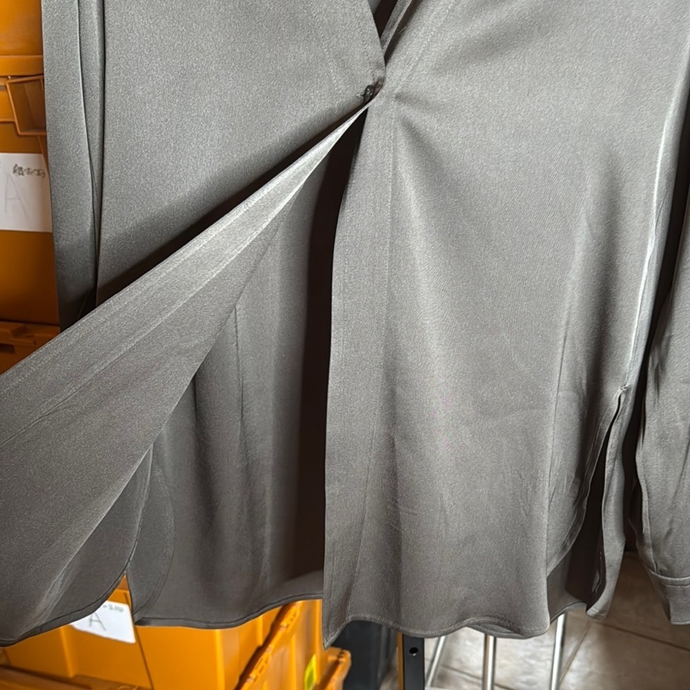 Vince Silk Blend V-Neck Blouse Capers Brown Long Sleeve Minimalist Top Sz Medium - Picture 7 of 12